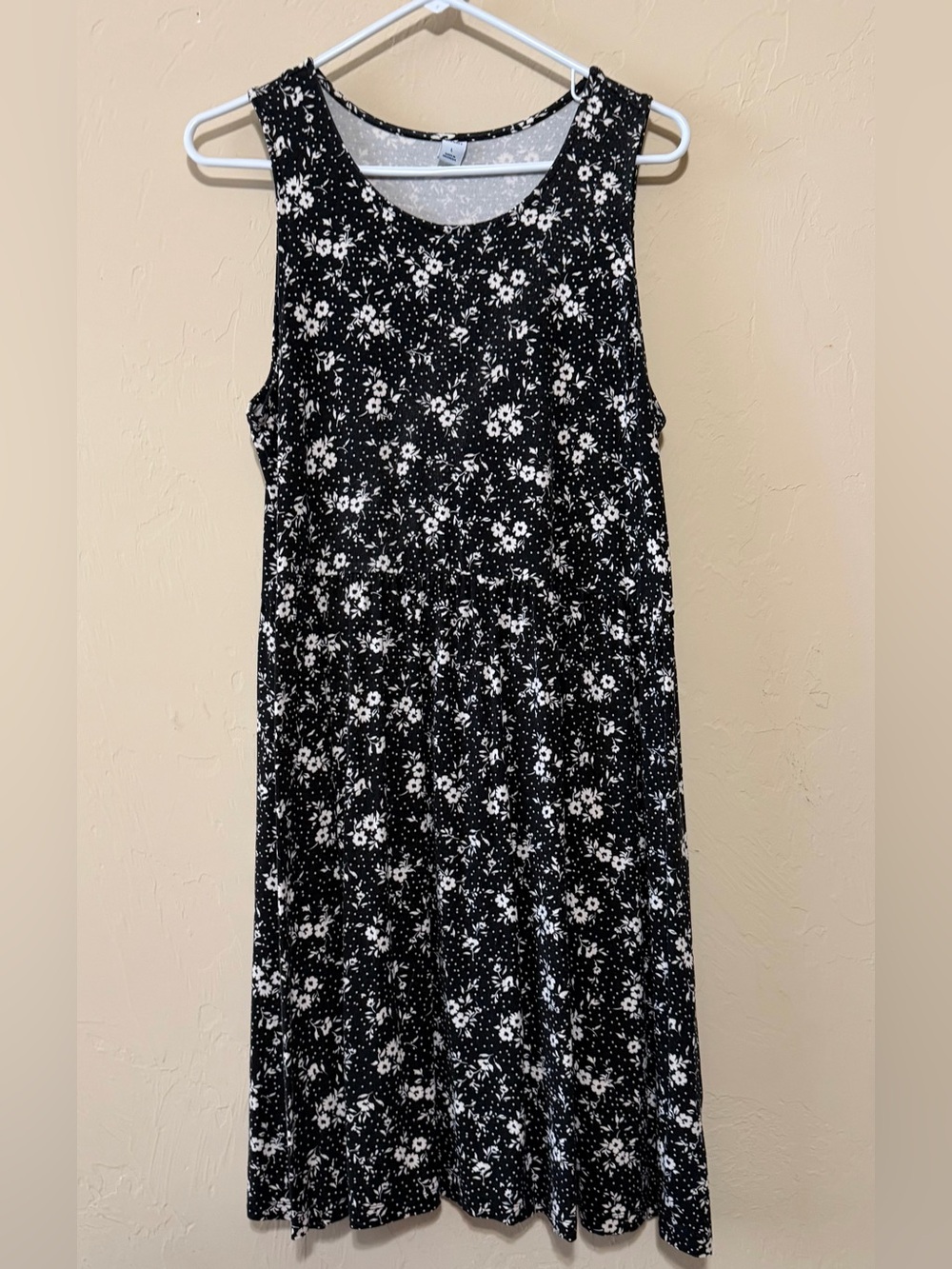 Old Navy Black and White Floral Sleeveless Midi Dress
